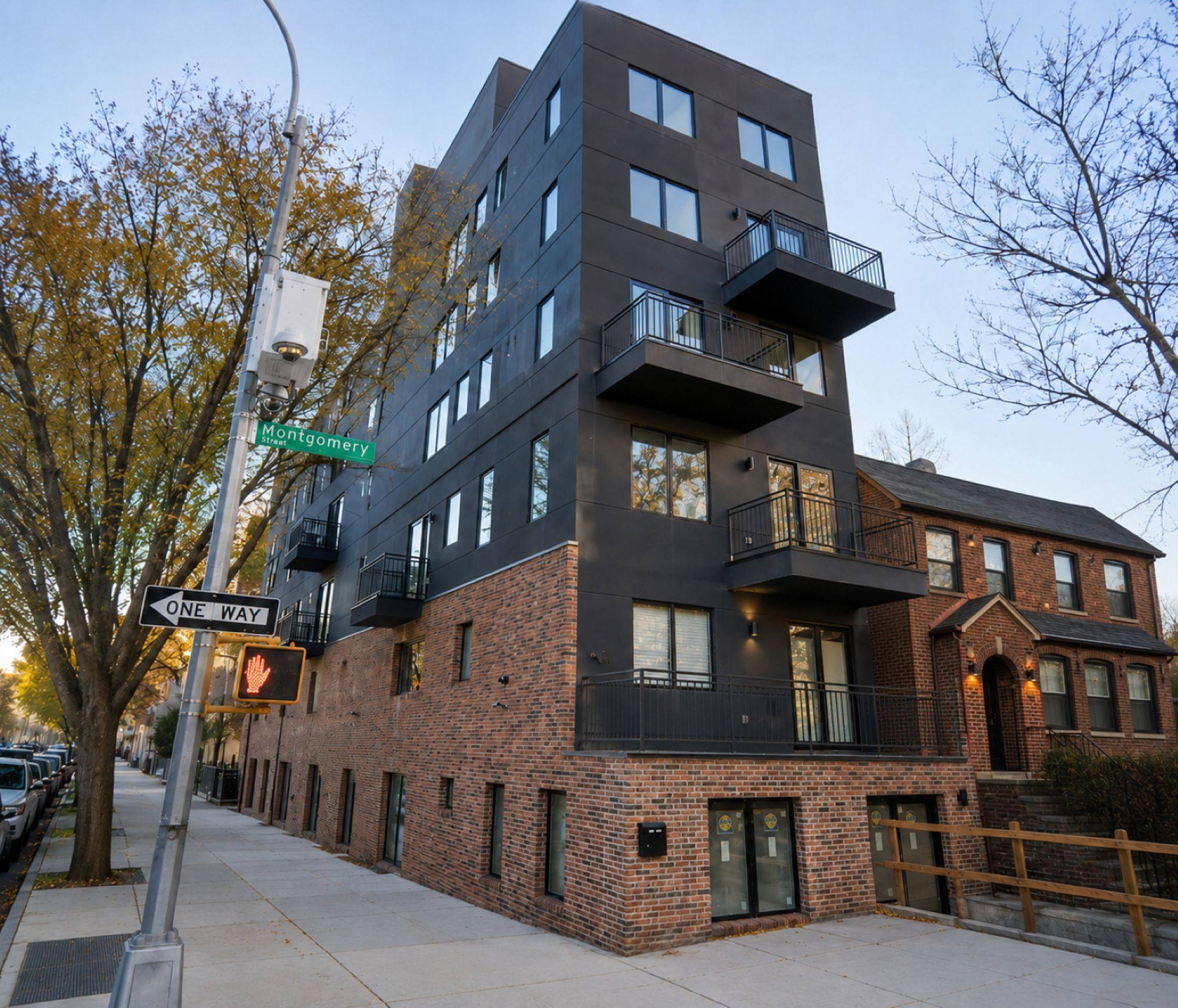 920 Montgomery Apartments building